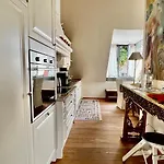 Schottennester Schlafen An Der Kraemerbruecke *