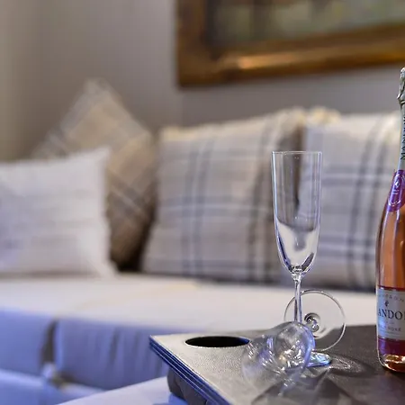 Schottennester Schlafen An Der Kraemerbruecke إرفورت