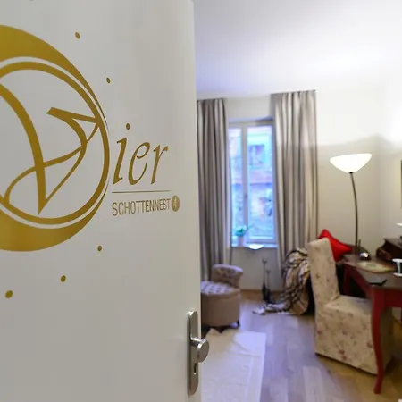 Schottennester Schlafen An Der Kraemerbruecke Erfurt