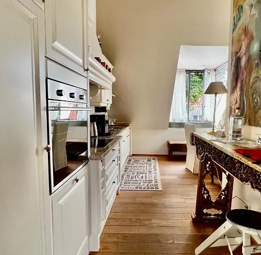 Schottennester Schlafen An Der Krämerbrücke *