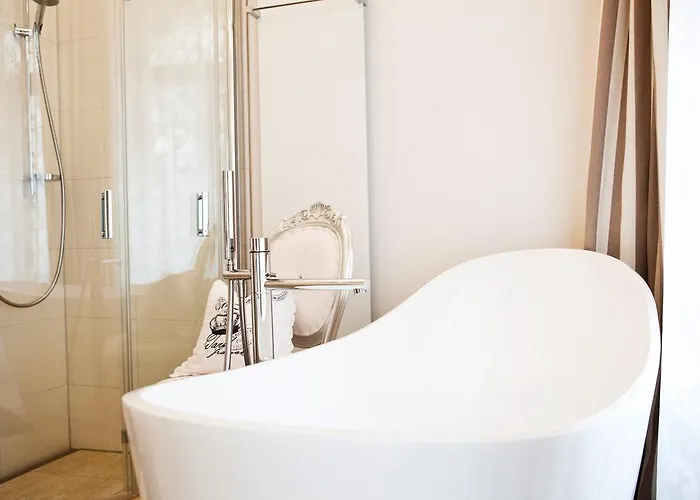 Schottennester Schlafen An Der Kraemerbruecke