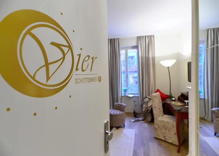 Schottennester Schlafen An Der Kraemerbruecke Erfurt