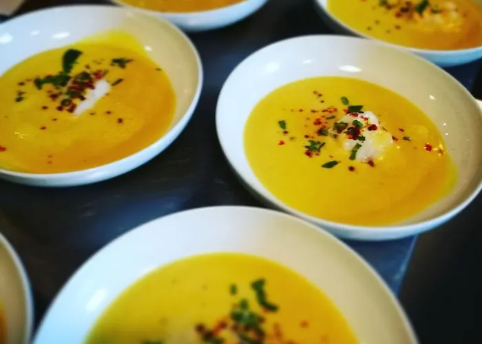 Schottennester Schlafen An Der Kraemerbruecke *